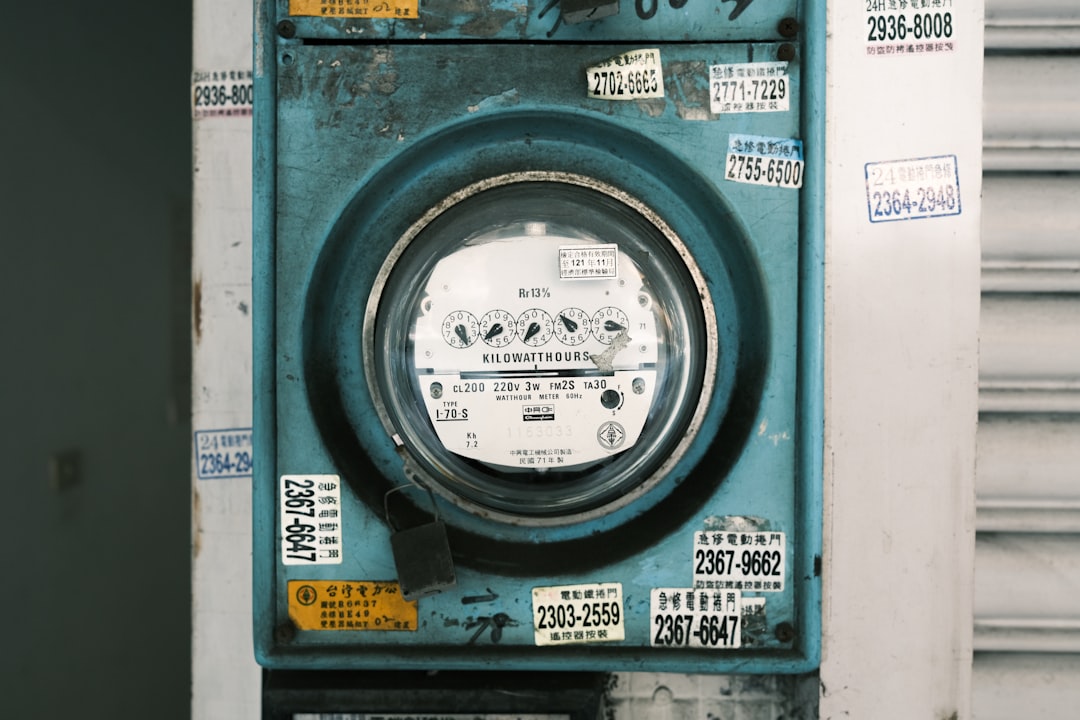 a-green-and-white-meter-mjrifncitdy